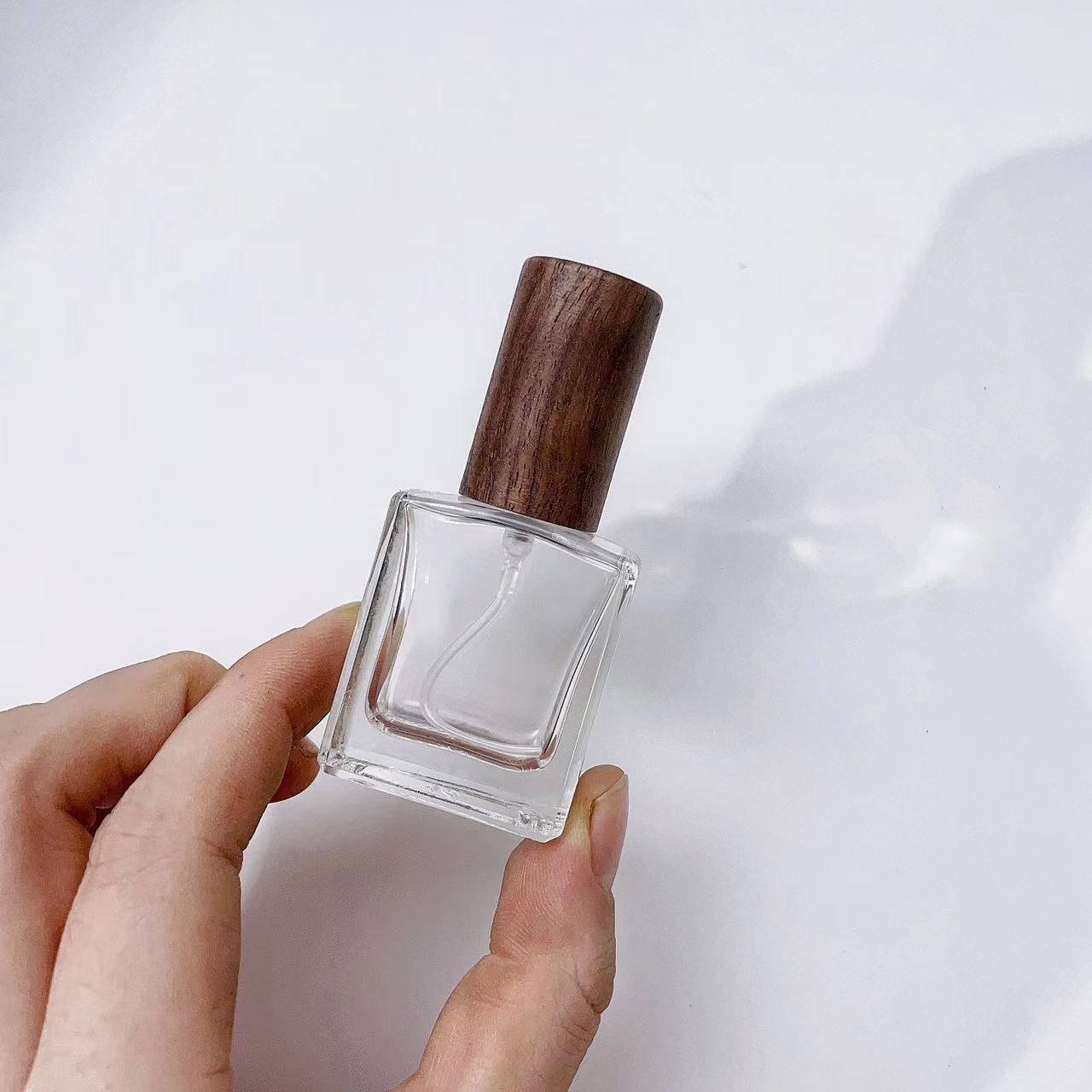 زجاجة بخاخ عطر من الزجاج السمي - مراجعة Perfume Fragrance Ingredients وسعره